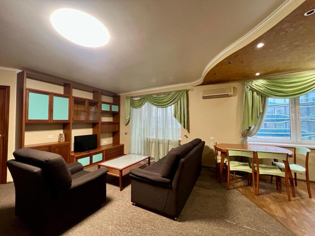 Apartment In The Center Of Kiev Bagian luar foto